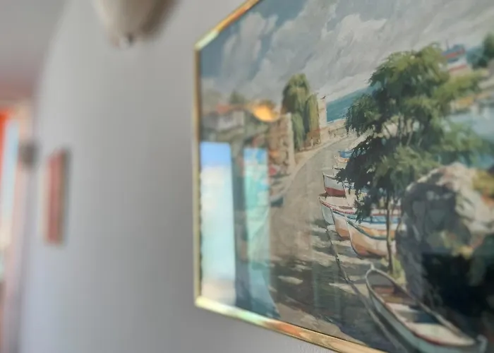 Julia Family - Menada Slăntjev Brjag