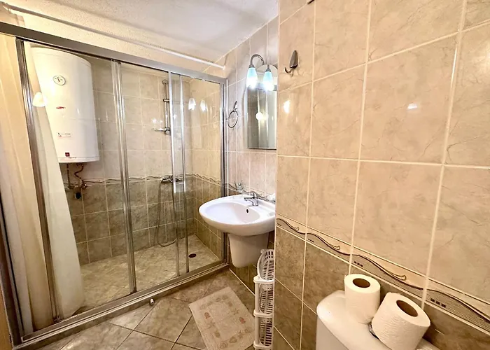 Julia Family - Menada