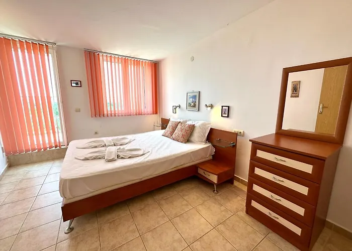 Julia Family - Menada