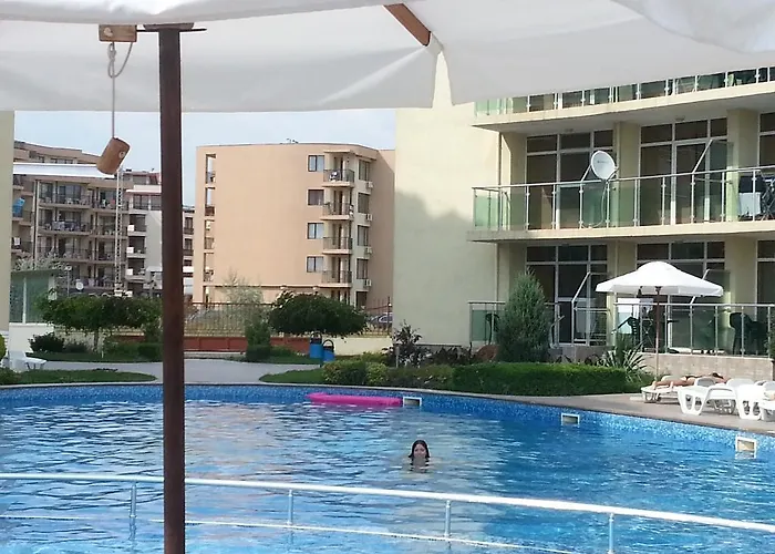 Julia Family - Menada Lägenhet