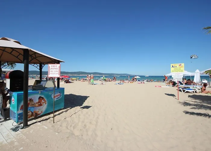 Julia Family - Menada