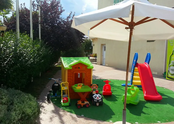 Julia Family - Menada * Slăntjev Brjag