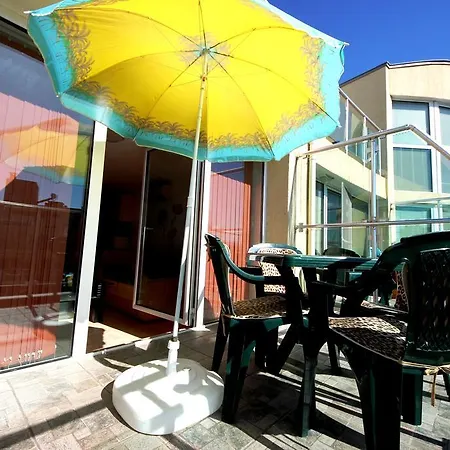 Julia Family - Menada Apartman *