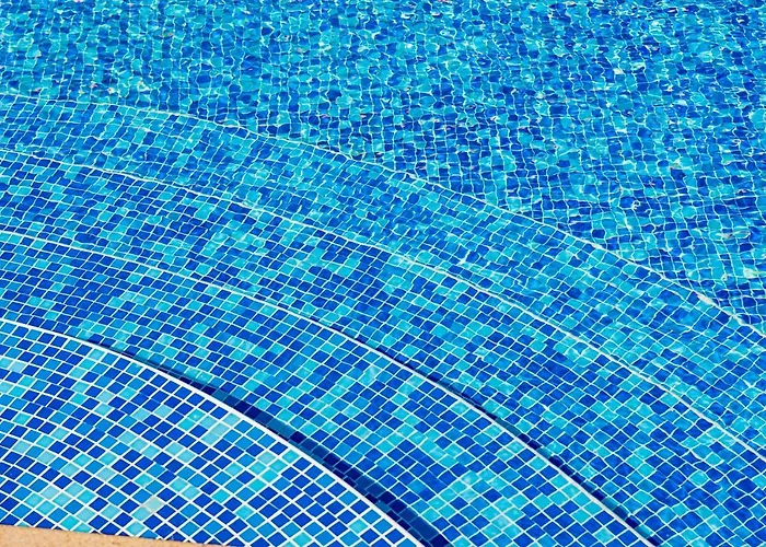 Julia Family - Menada