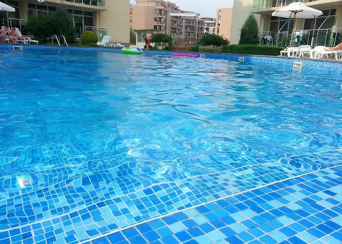 Julia Family - Menada