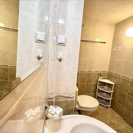 Julia Family - Menada