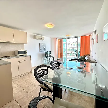 Апартамент Julia Family - Menada