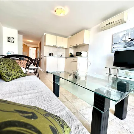 Апартамент Julia Family - Menada *