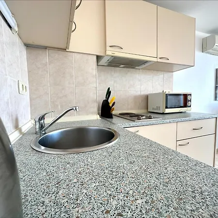 Апартамент Julia Family - Menada *