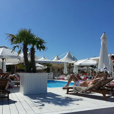 Julia Family - Menada Слънчев бряг