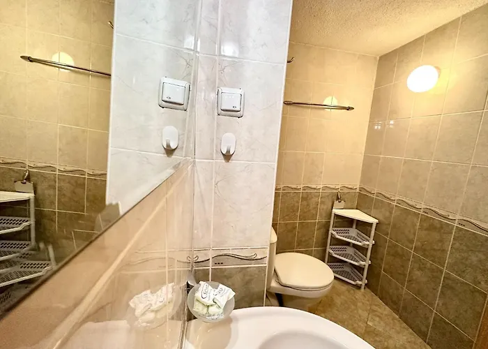 Julia Family - Menada